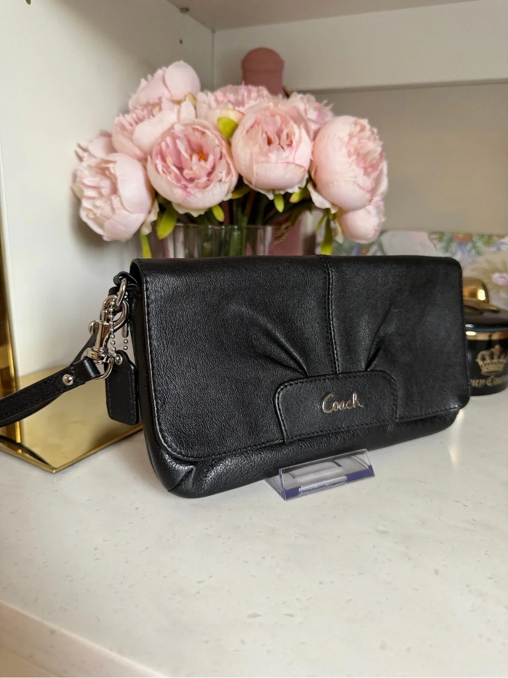 Coach Black Leather Wristlet Clutch with Detachable Strap and hang tag