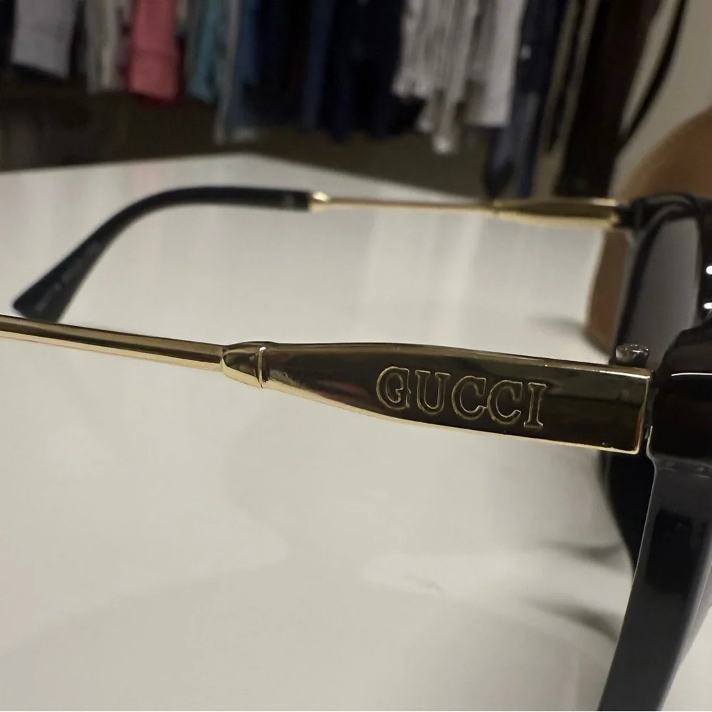 NWT Gucci Black & Lilac Sunglasses