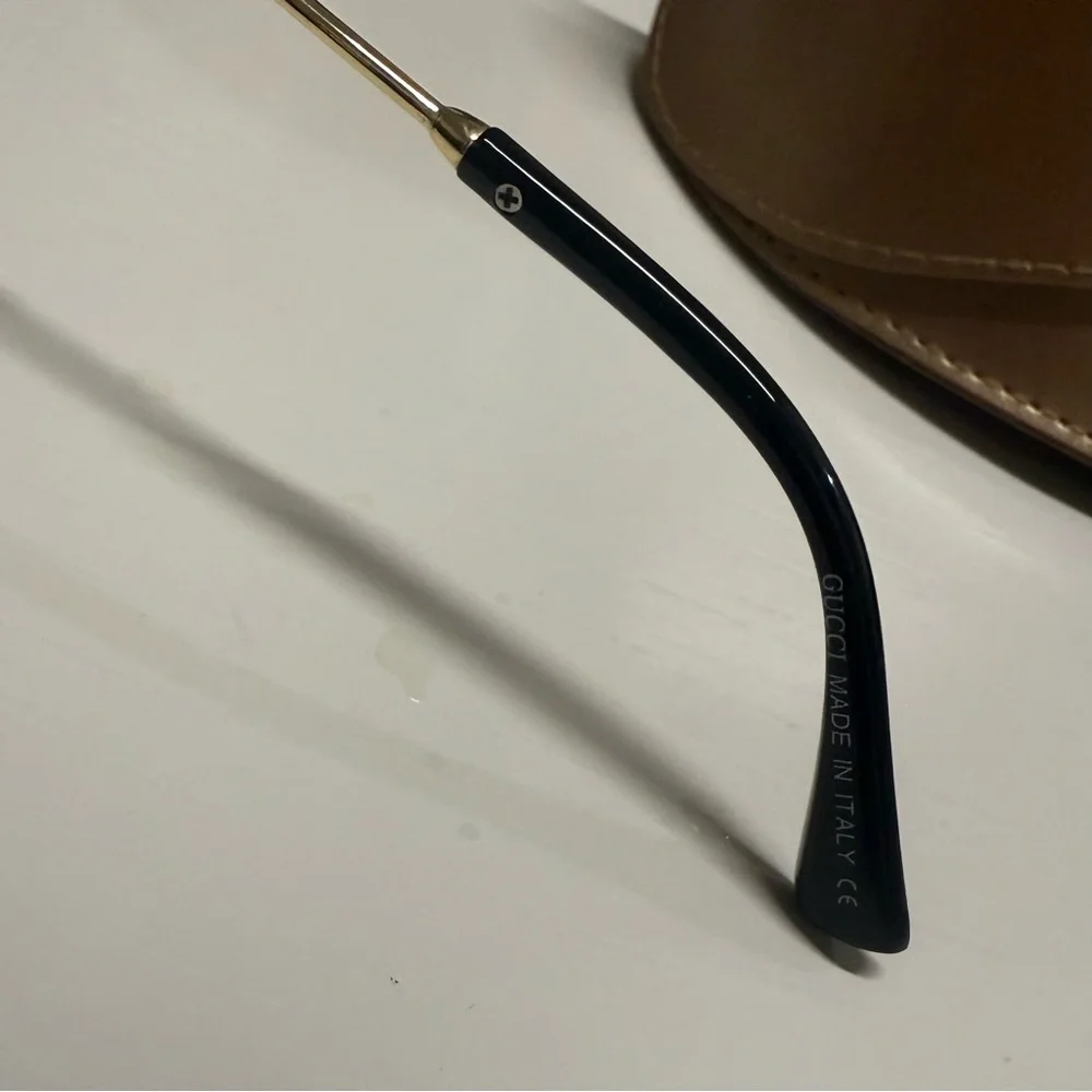 NWT Gucci Black & Lilac Sunglasses