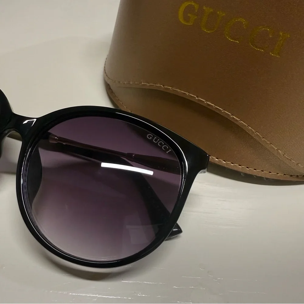 NWT Gucci Black & Lilac Sunglasses