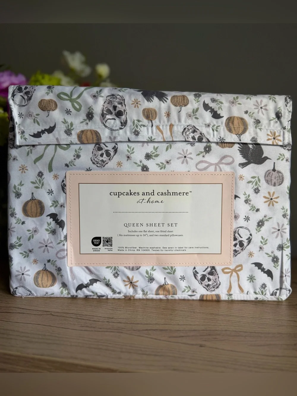CUPCAKES & CASHMERE Pumpkin skull bow bat Halloween coquette chic Sheet Set