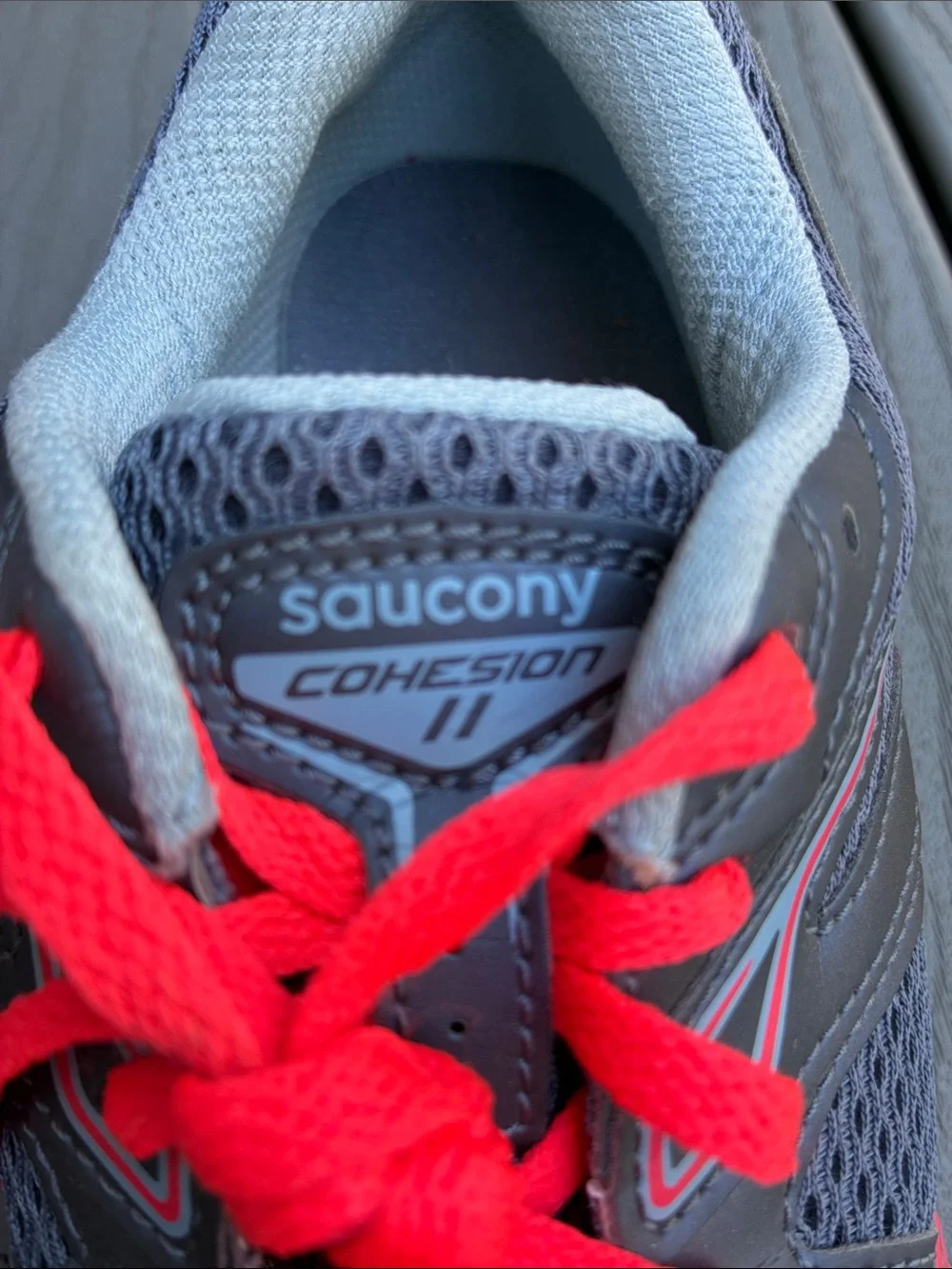 Saucony sporty jogging signs