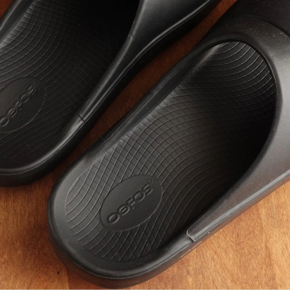Oofos Sandals Mens Size 10 Women 12 Black OOahh Slide Recovery Comfort Shoes