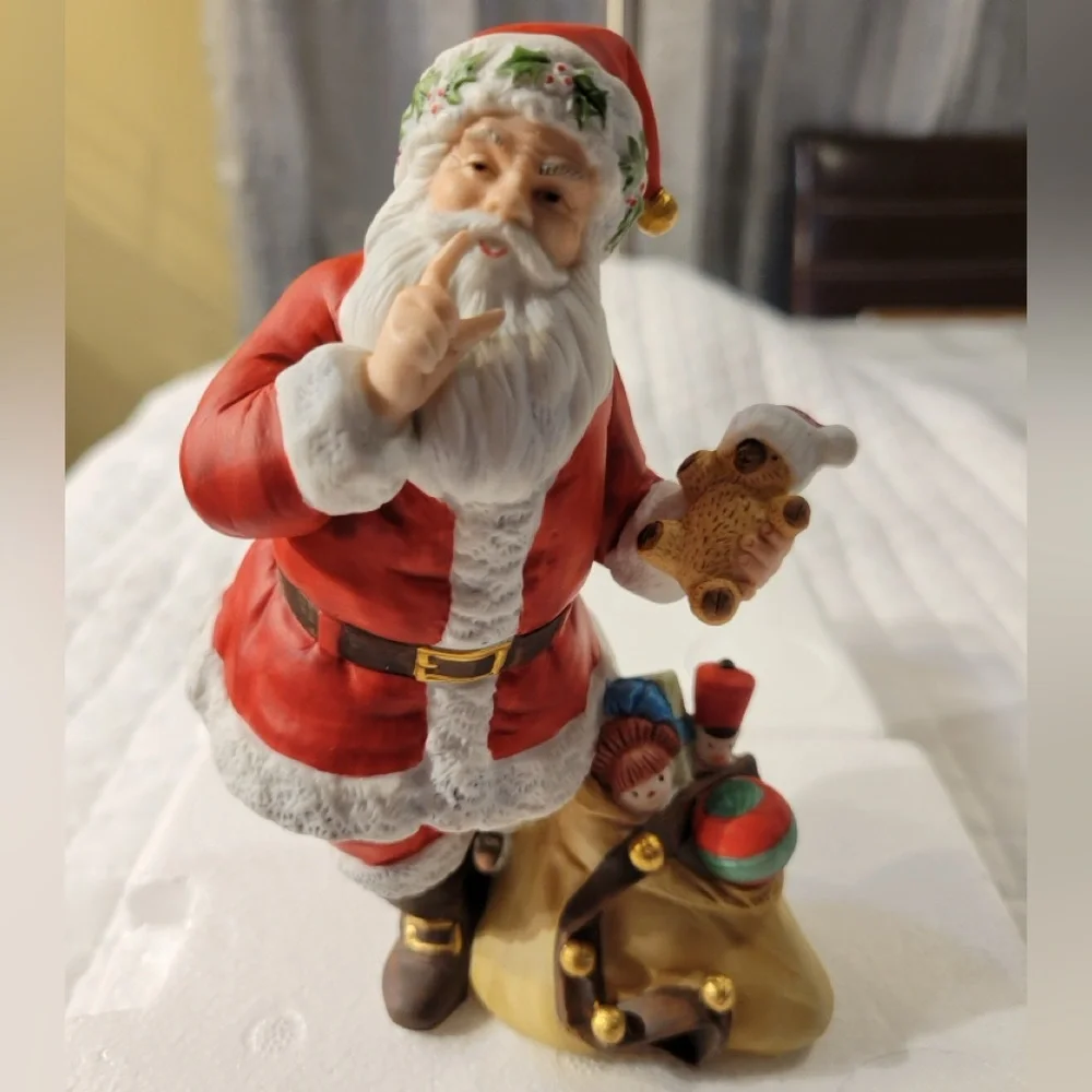 VTG‎ 1995 Avon Santa Claus Holiday Figurine Christmas Decoration in Original Box