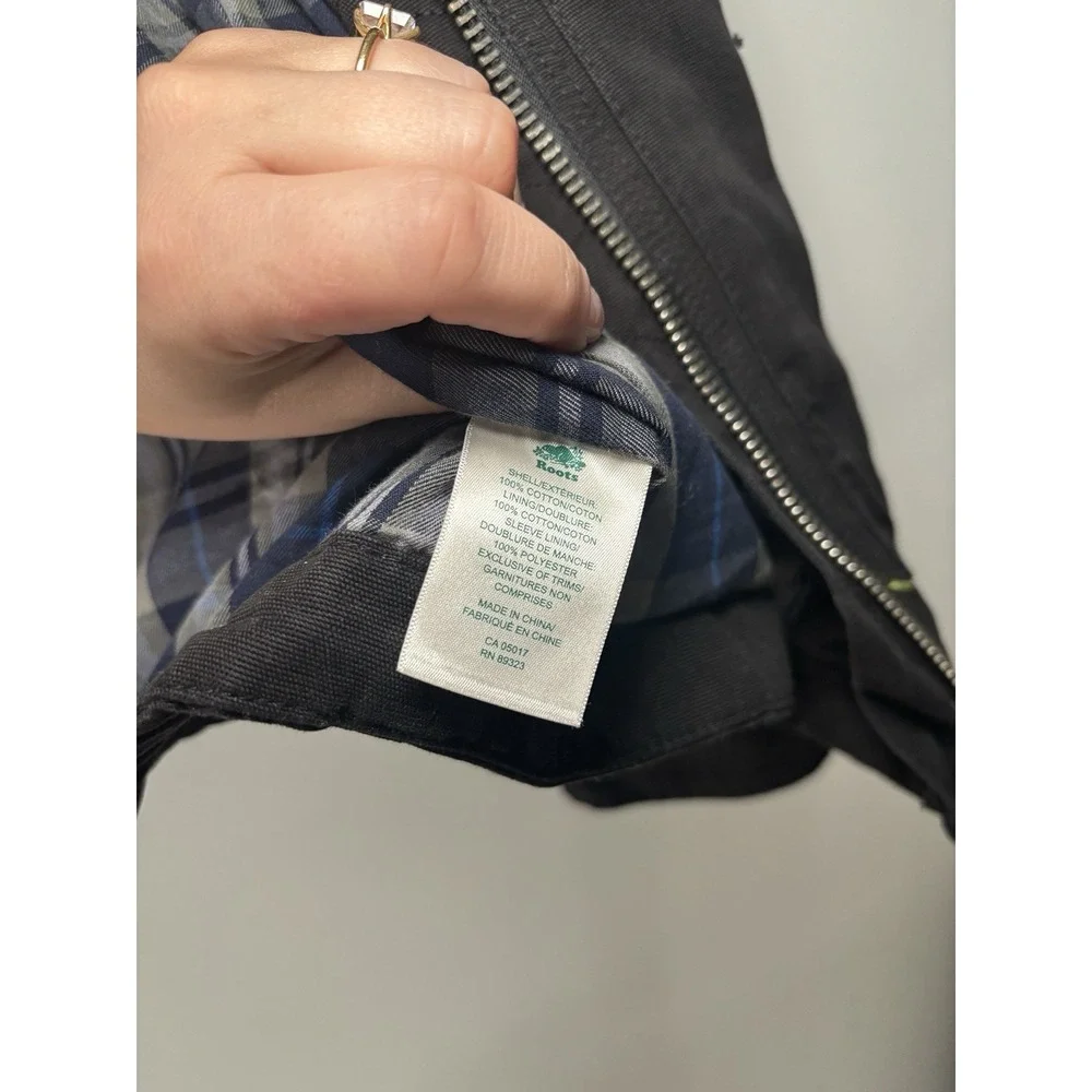 Roots Canada Authentic Sporting Goods Men's Black Hooded Jacket Size‎ Large