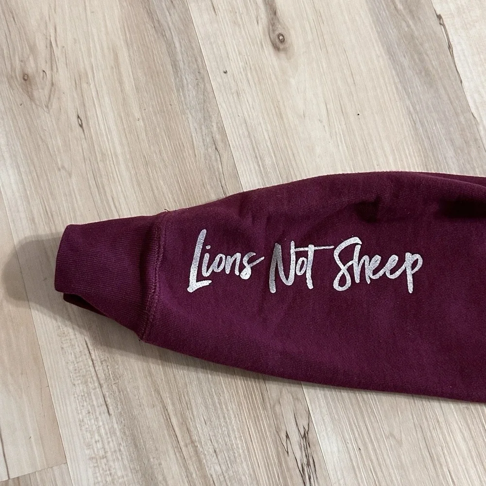 Lions Not Sheep Hoodie Large Red Hooded‎ Sweatshirt Queen Collection Heart Logo