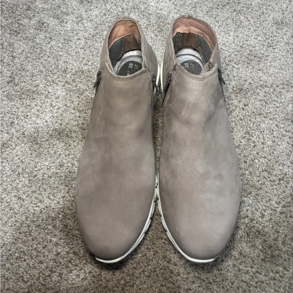 Naot Zodiac Womens 7/38 Boots Beige Shoes Side Zip Slip On Bootie Nubuck Leather