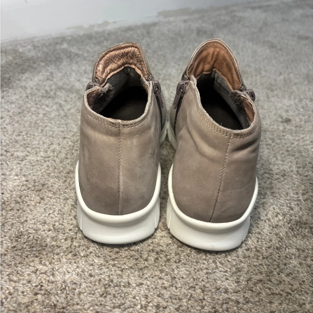 Naot Zodiac Womens 7/38 Boots Beige Shoes Side Zip Slip On Bootie Nubuck Leather