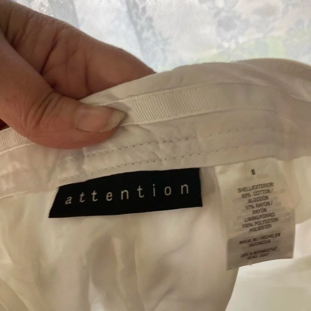 White detailed trousers with zipper closure S Attention