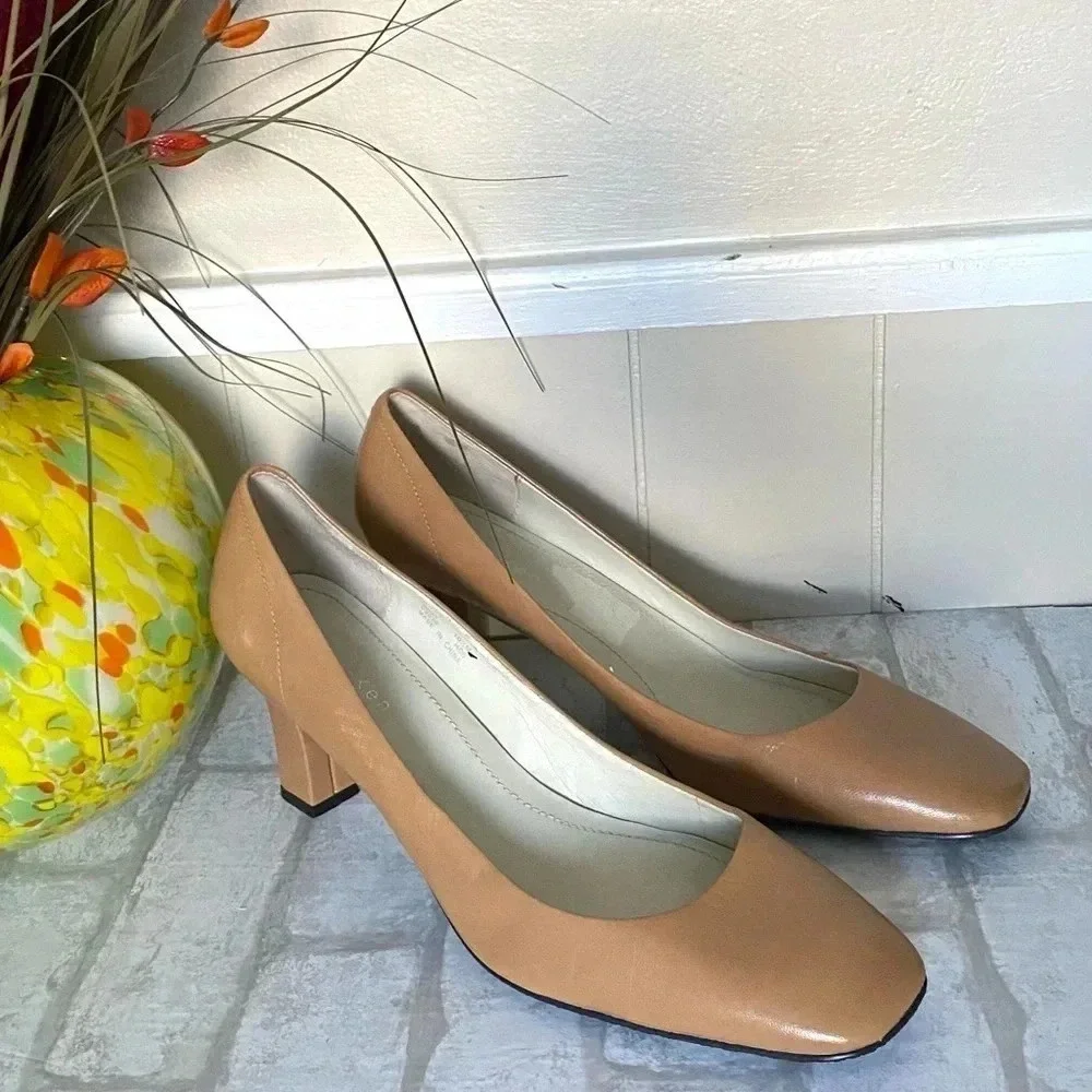 CALVIN KLEIN | Roxy Leather Tan Heels Size 10.5M