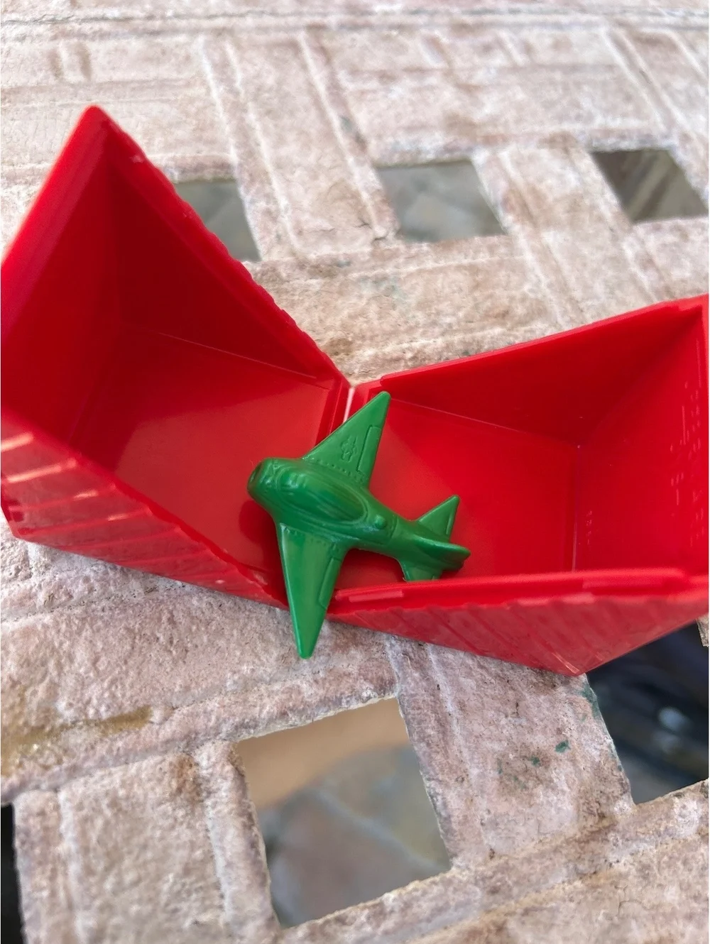 Tupperware side wait marks