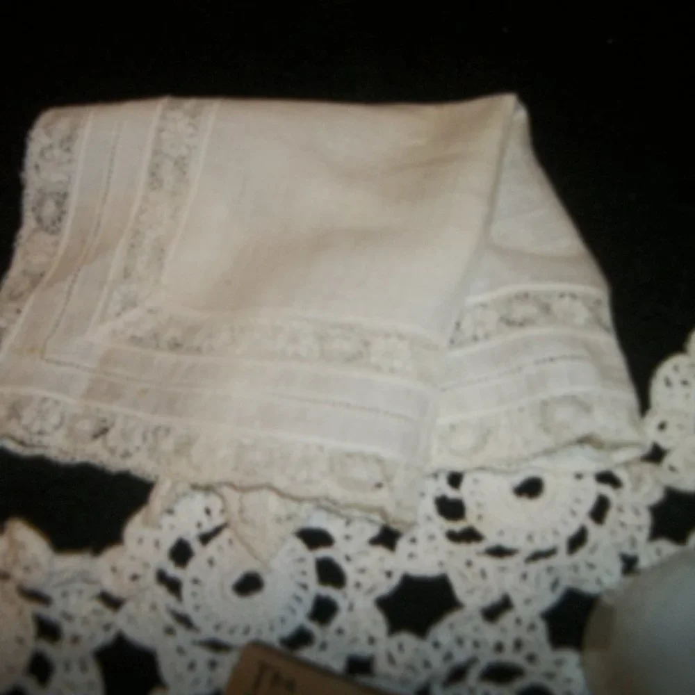 VINTAGE & OLD DOILY ETC. BUNDLE LOT this such