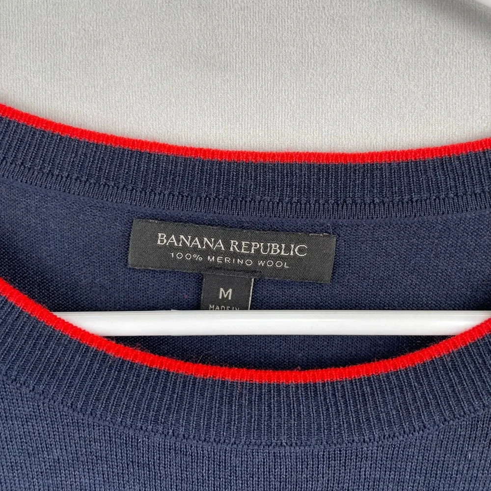 Banana Republic finishes detail knit