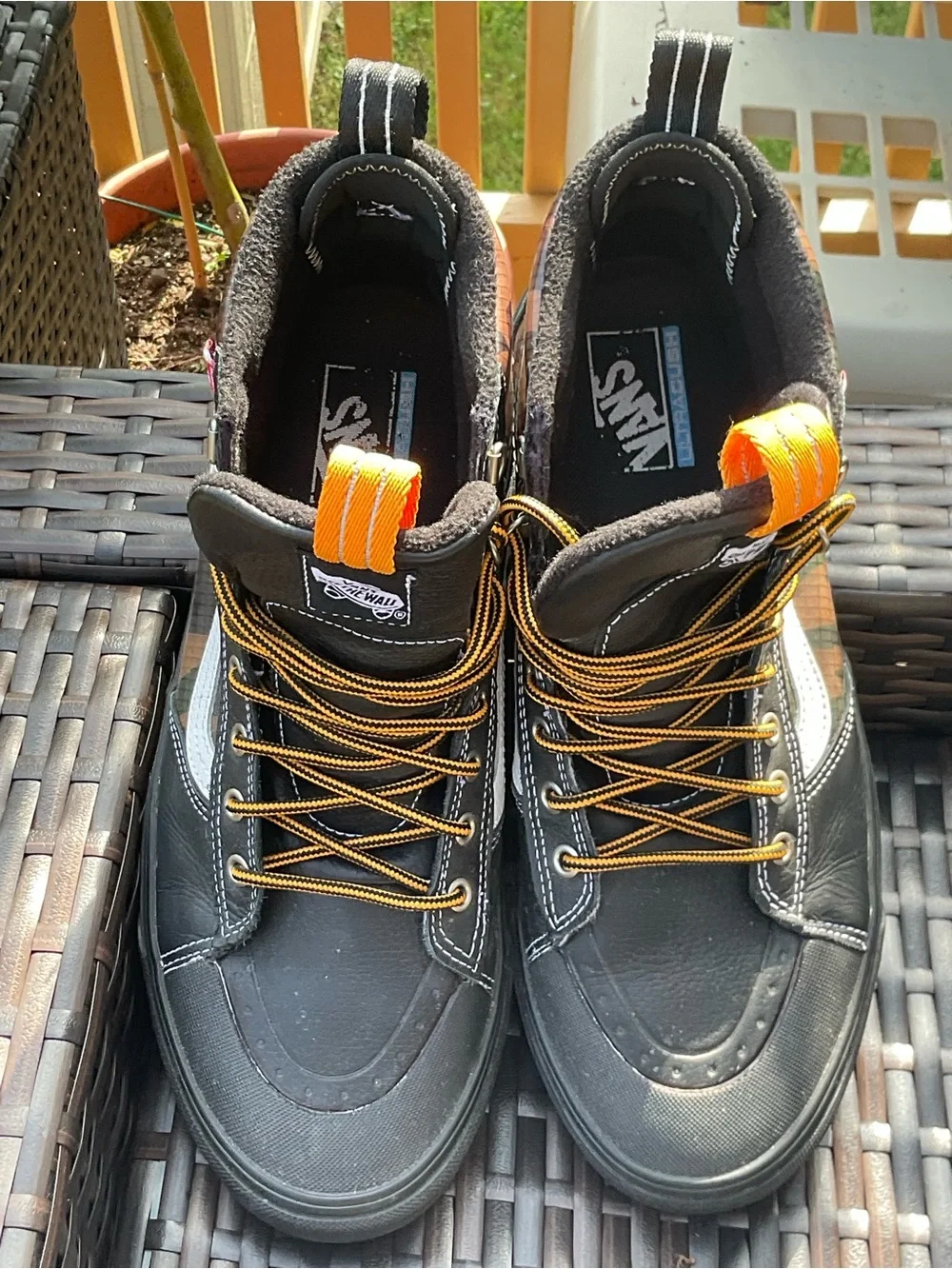 VANS Sk8 Hi MTE 2.0 DX, Black / Green Camo. Very Good Condition. Men’s 11.5.