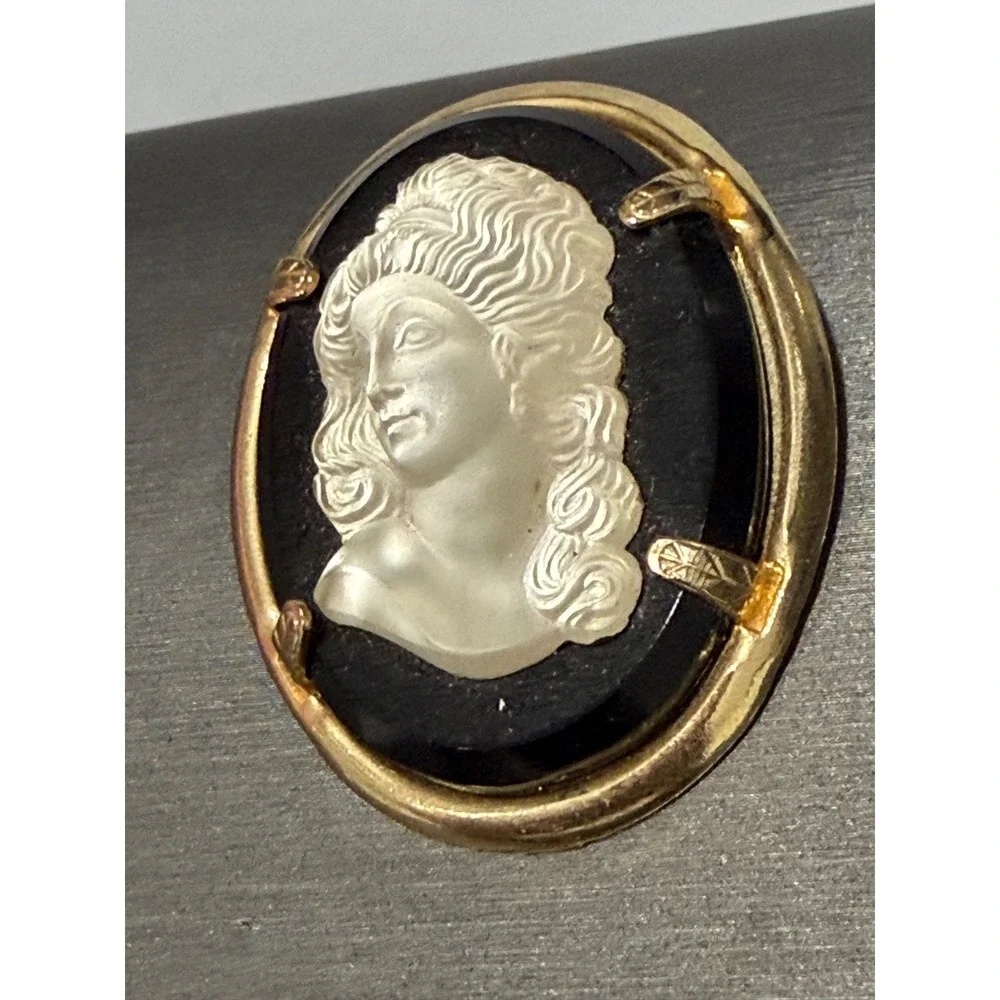 Vintage Cameo Brooch Black White Left Facing Lady Portrait Gold Tone Plastic