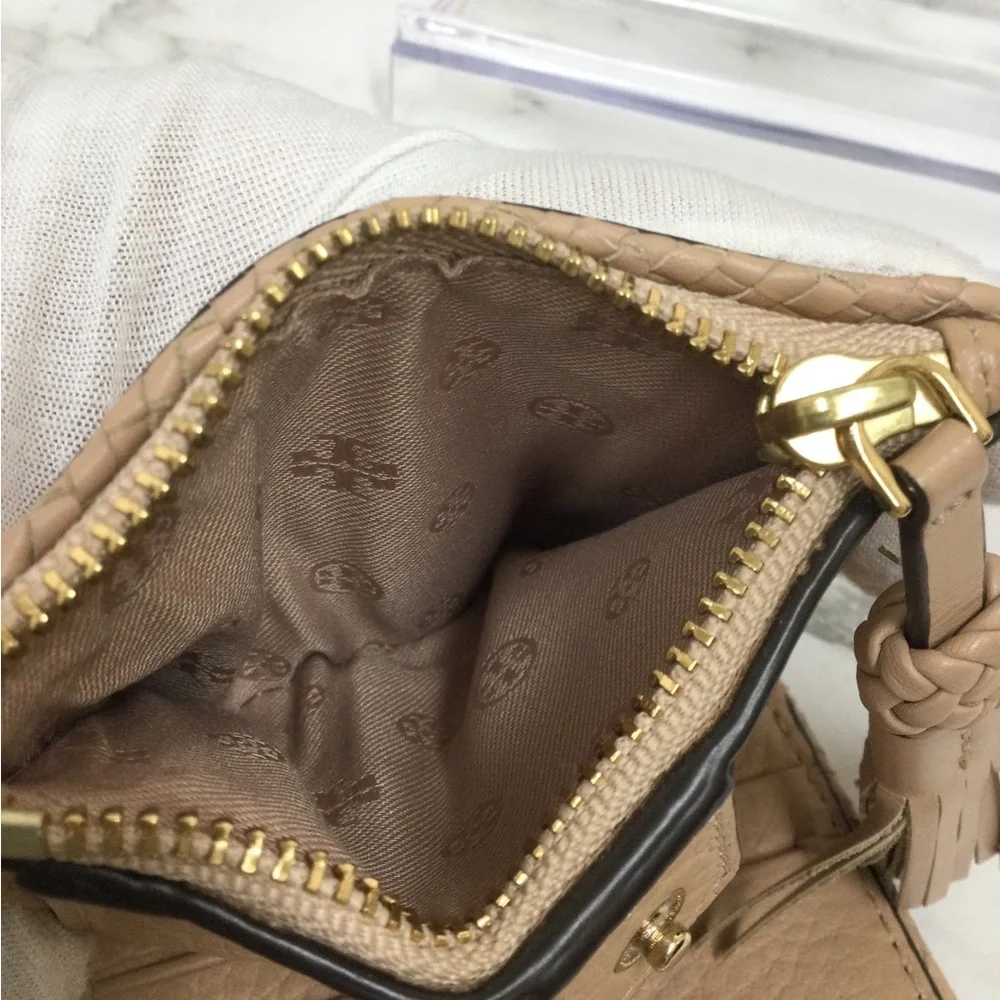 GUC Tory Burch Thea Beige Pebbled Leather Zip Wallet with Tassel