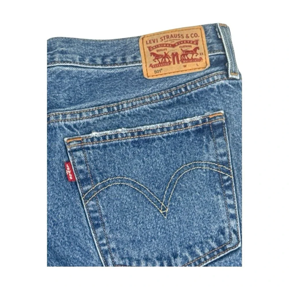 Levi's 501 Jeans Button Fly Straight Blue Med Wash Distressed S110783 Size 32x26