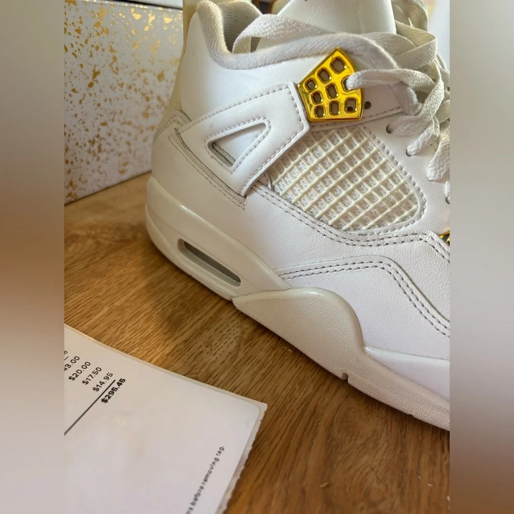 Women’s Air Jordan 4 retro
