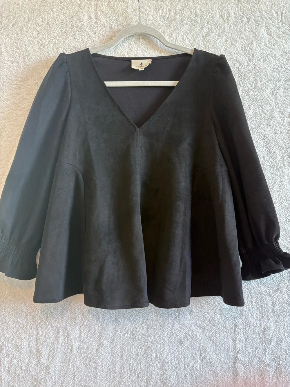 Tuckernuck Easton Faux Suede V-Neck Swing Top Black Size Small