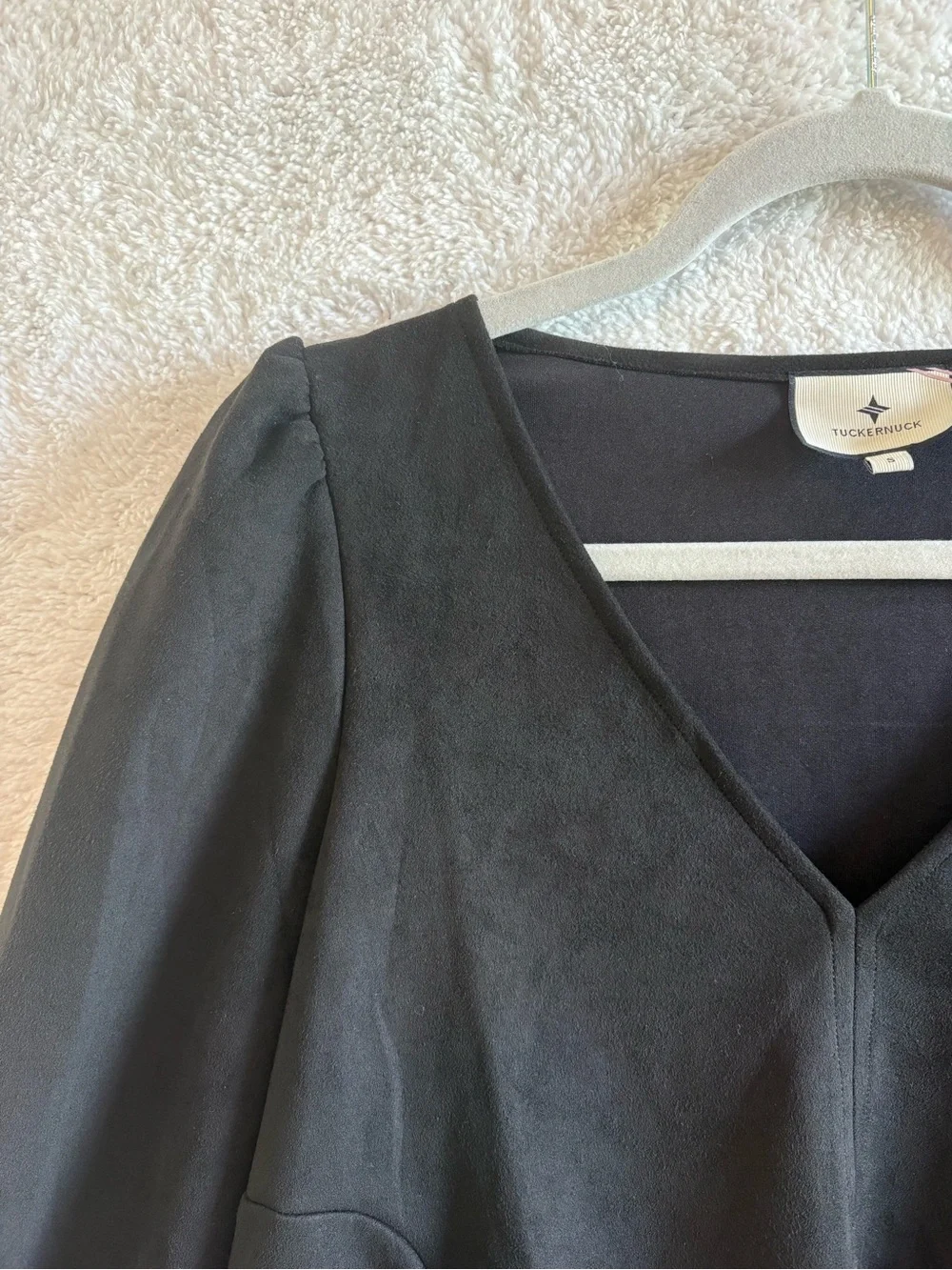 Tuckernuck Easton Faux Suede V-Neck Swing Top Black Size Small