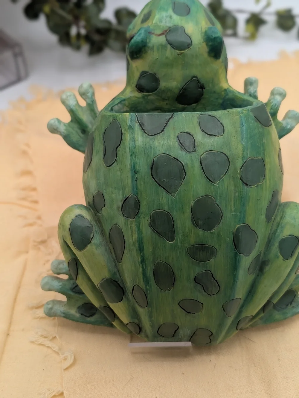 Serenity Garden Frog Wall Pocket‎ Planter Green Resin Hanging Vase Decor