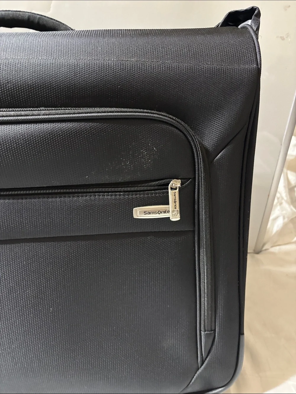 Samsonite Bi-fold Travel suitcase/ Garment Bag with Zippered Interior. Like new