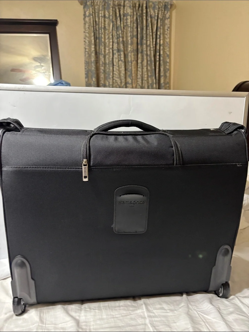 Samsonite Bi-fold Travel suitcase/ Garment Bag with Zippered Interior. Like new