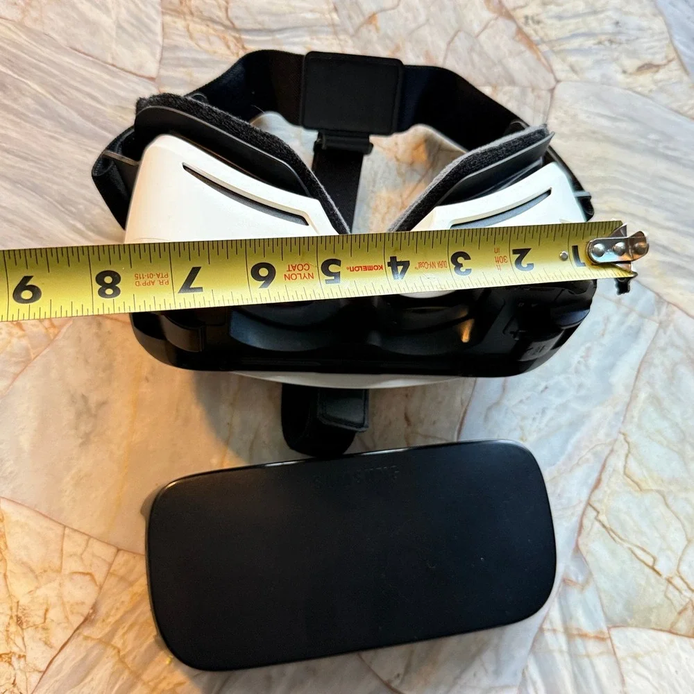 Samsung Gear‎ VR SM R322 Powered by Oculus Virtual Reality Headset White