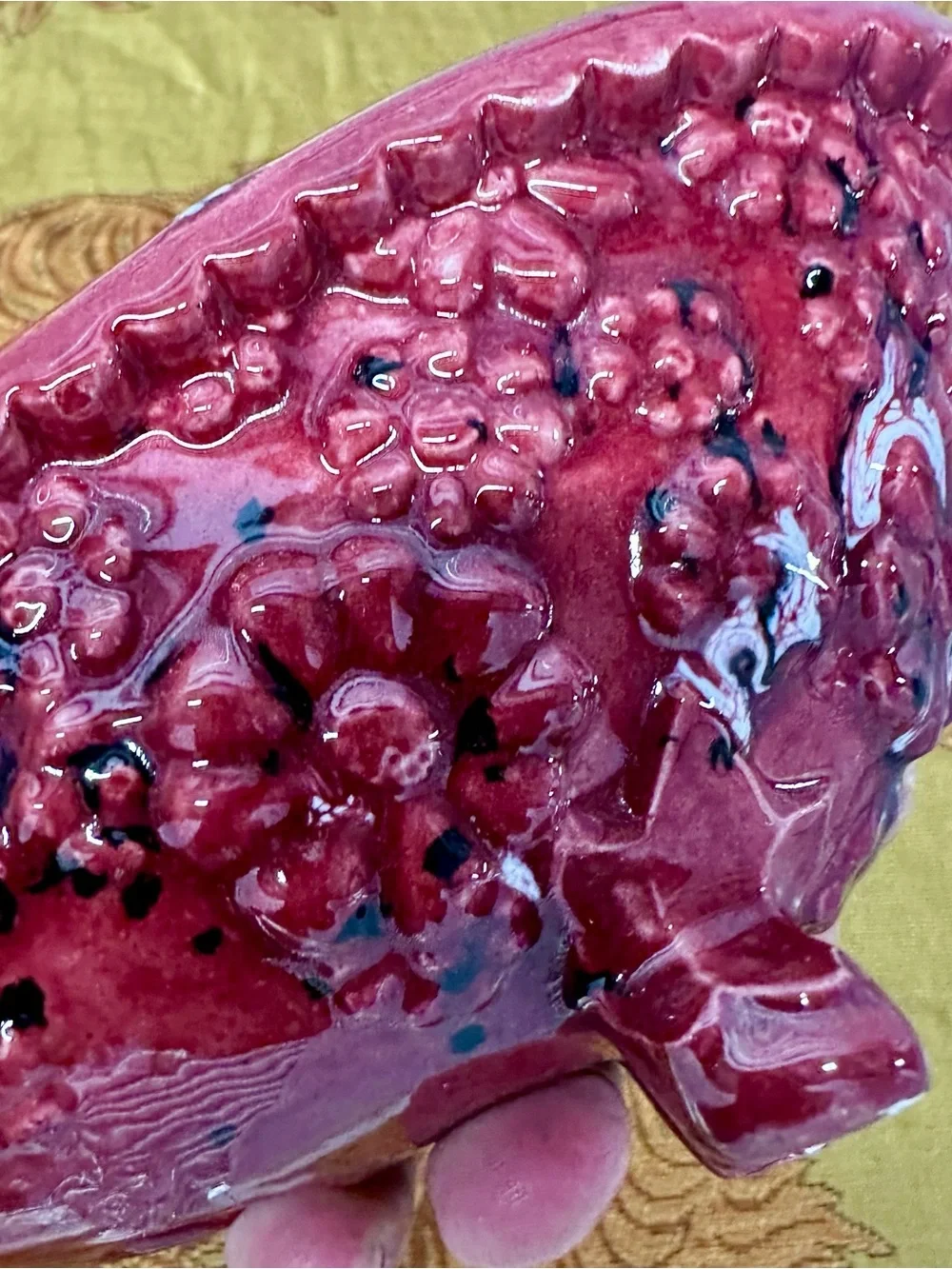 Vintage 1985 Arnel’s Daisy Clawfoot Bathtub Soap dish Deep Red Textured Decor