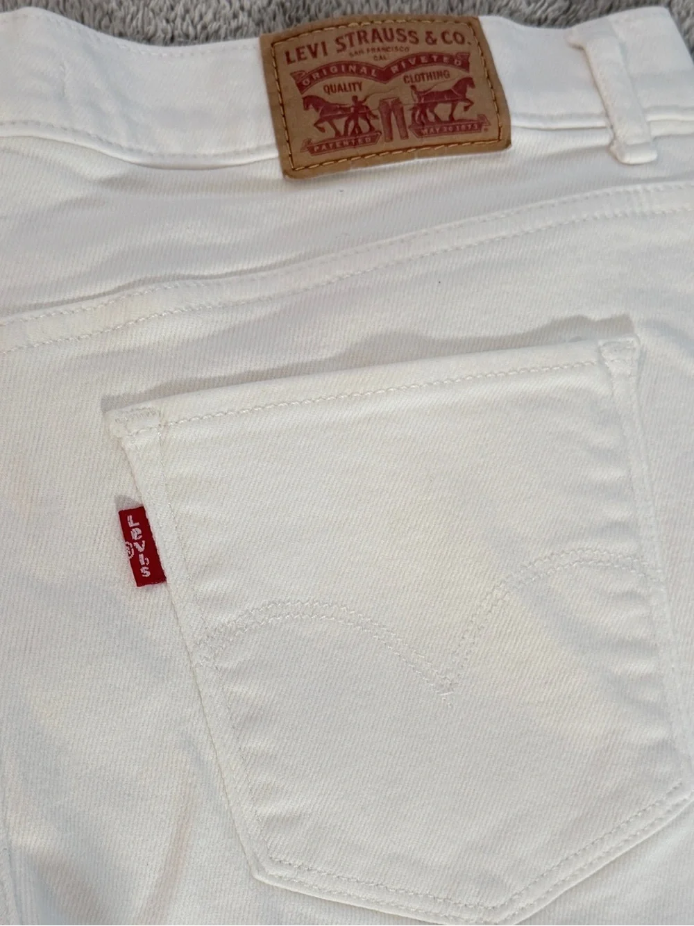 Levi's Bermuda Shorts White Denim Casual Everyday Sz 29 red tab classic NWOT