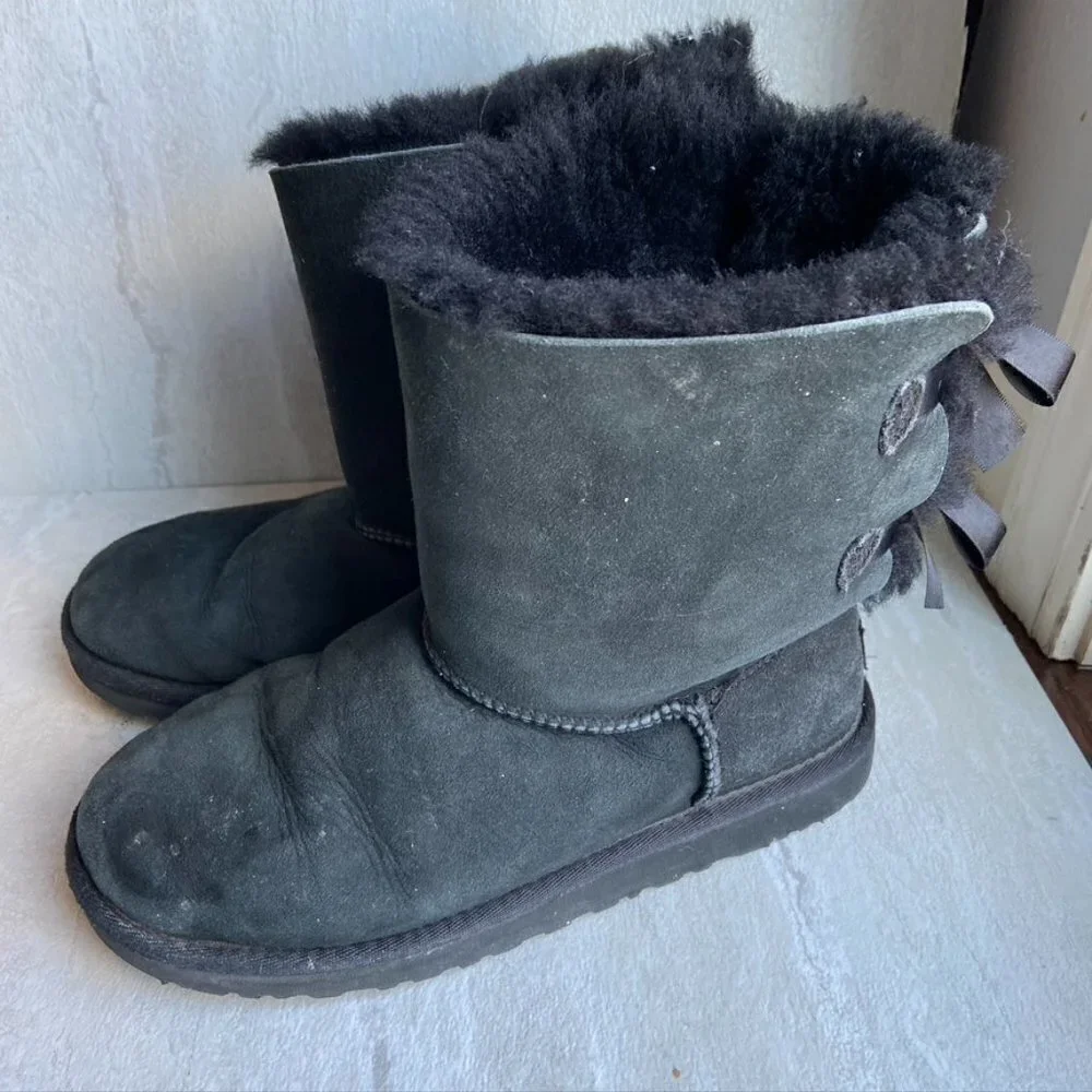 ** UGG kids size 4 women’s 5.5 Bailey bow black boots