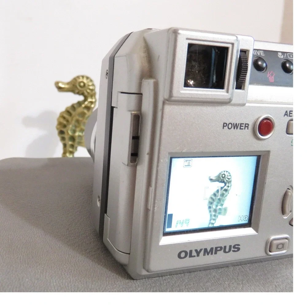 Olympus CAMEDIA C725 Ultra Zoom Digital‎ Camera Silver 3MP 8x Optical Zoom