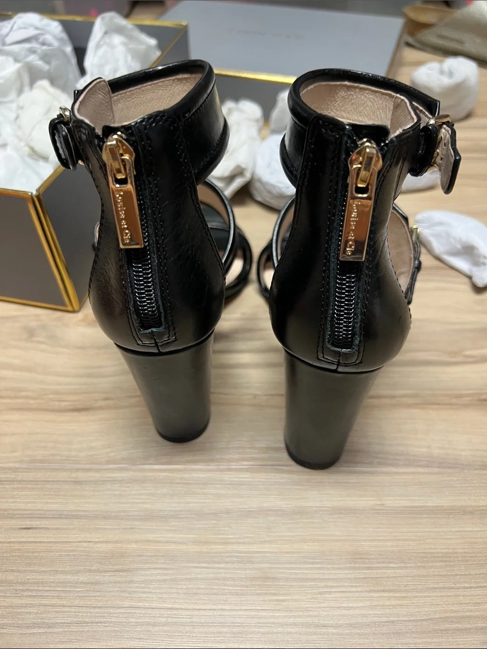 Louise et Cie sleek black