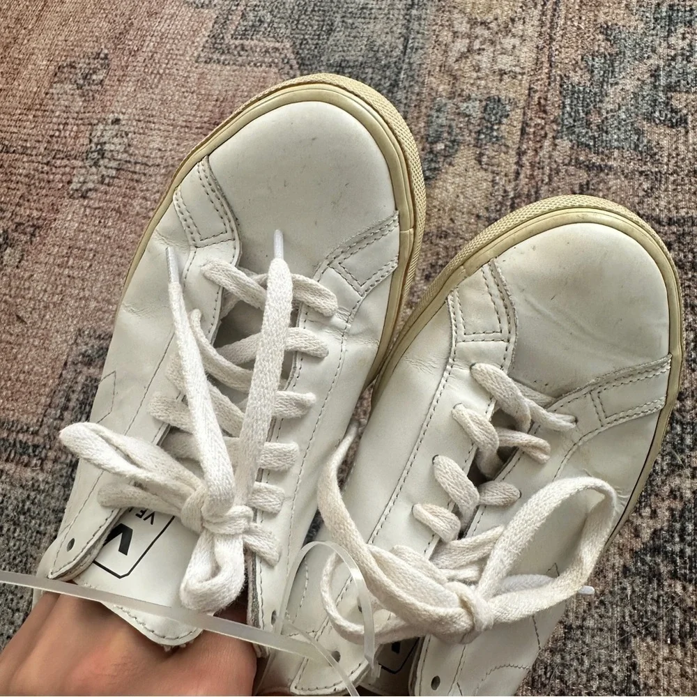 Veja White Leather Lace Up Sneakers sz 8 // 39