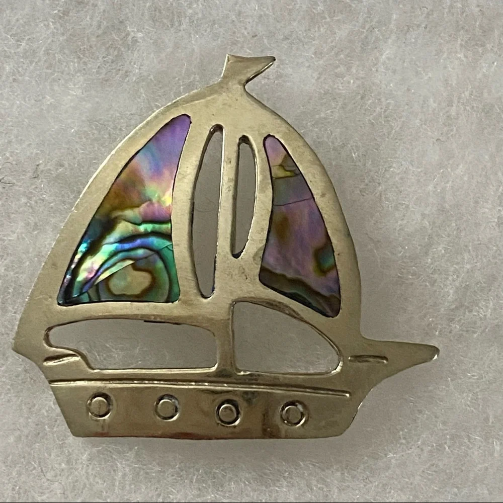 VINTAGE MEXICO ALPACA STERLING SILVER BROOCH PIN SAILBOAT ABALONE SHELL 6.1 g