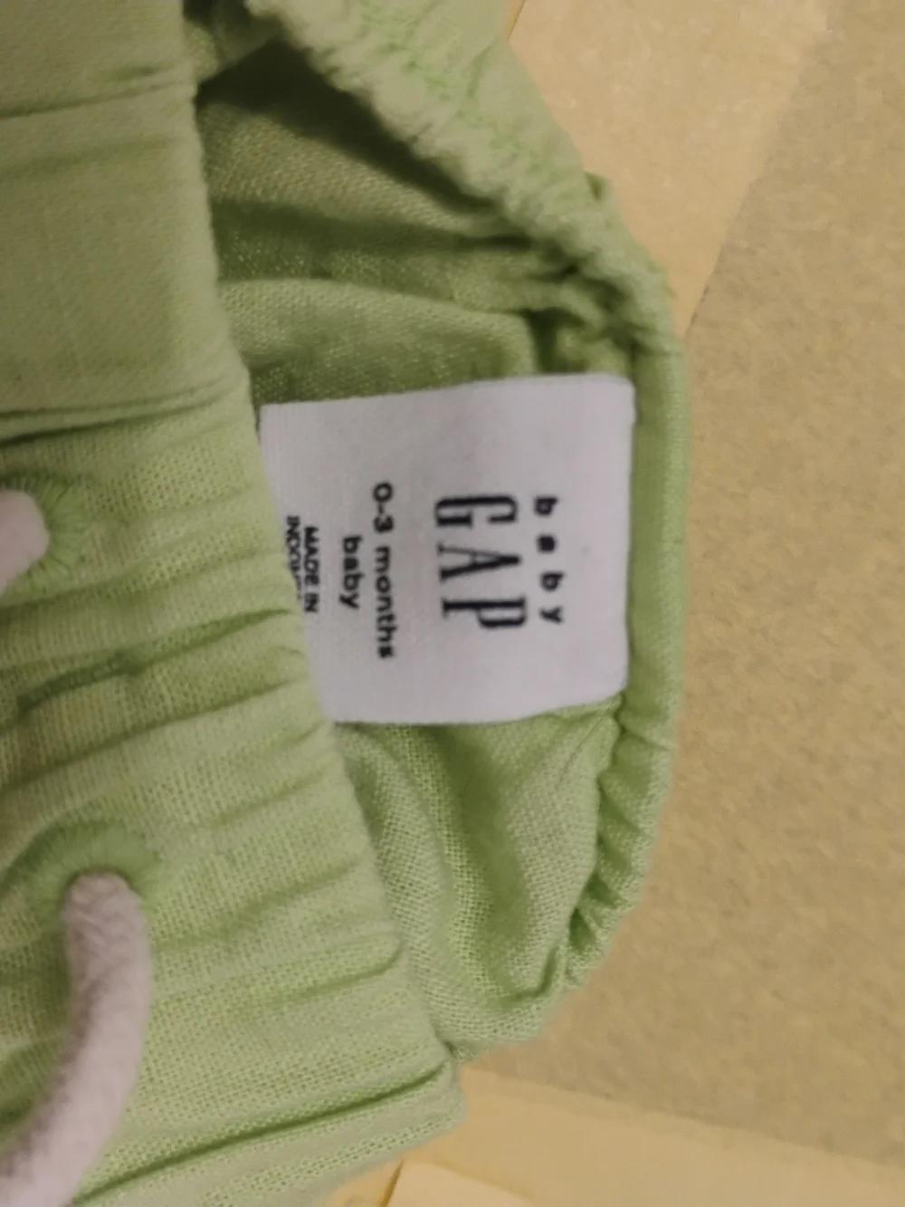 GAP neon green