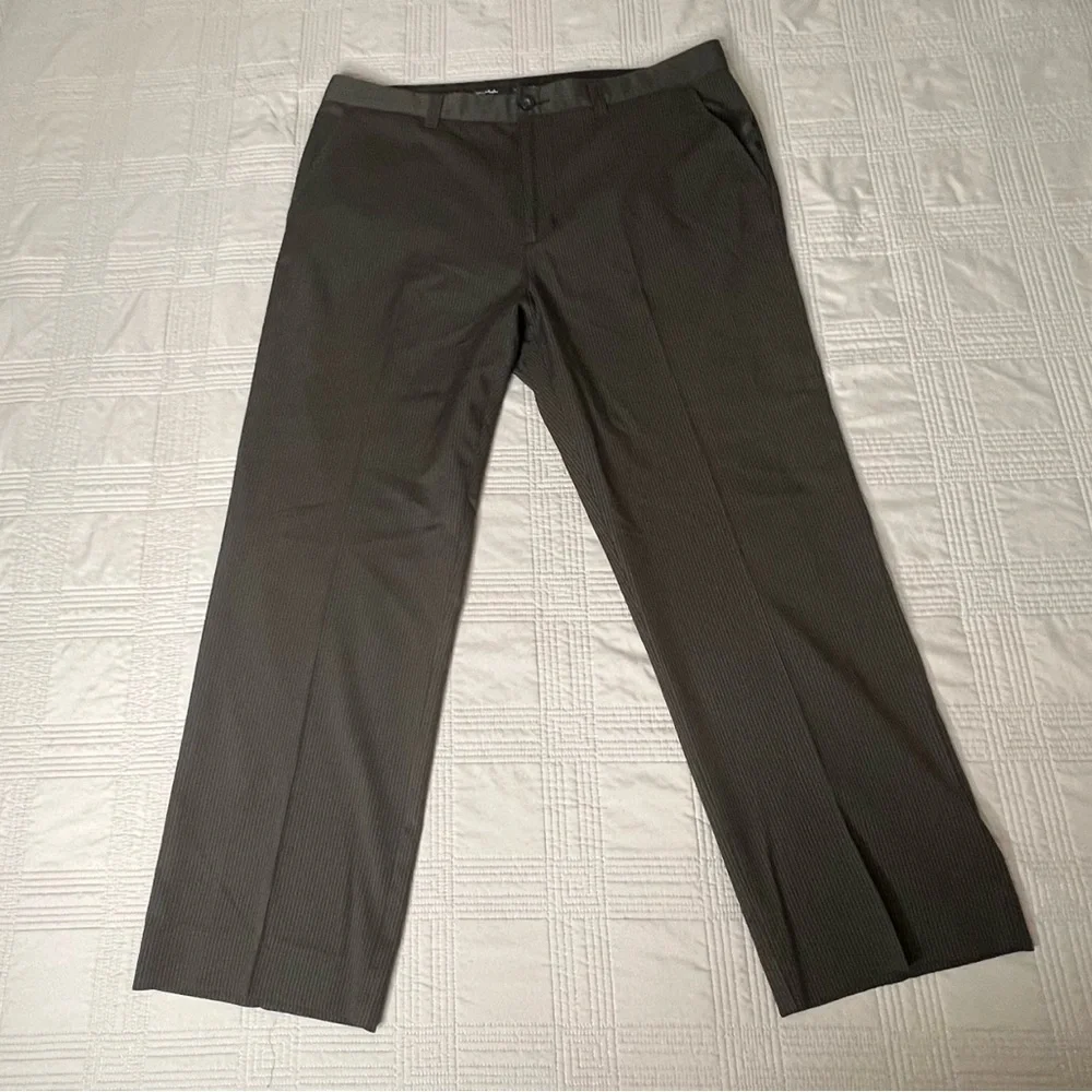 Travis Mathew Mens Golf Pants Black White Pinstripe Size 36 Stretch Performance