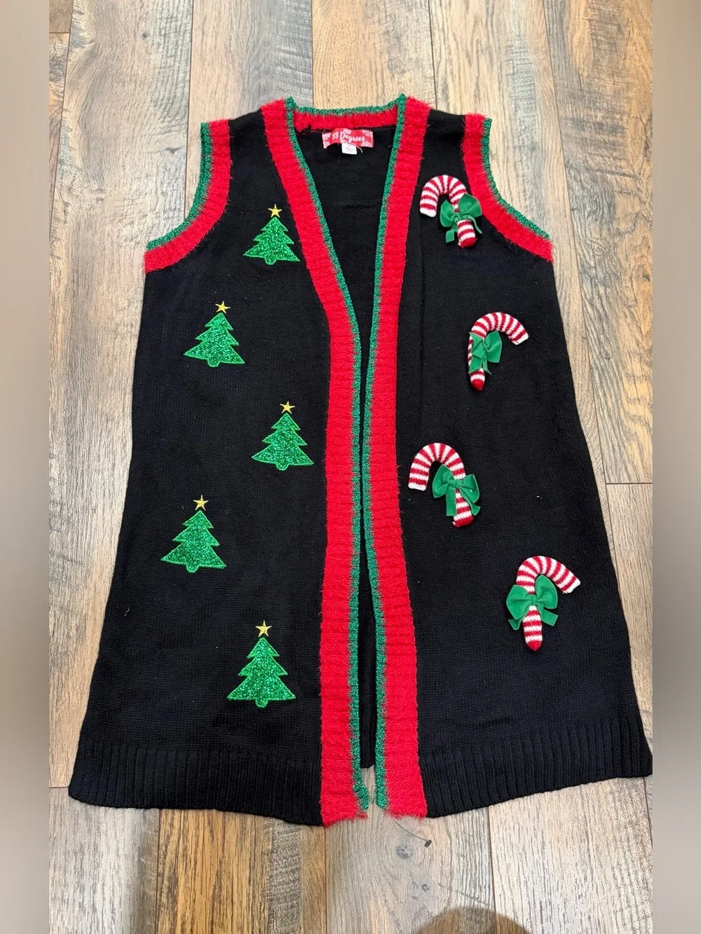 33 Degrees christmas embroidered