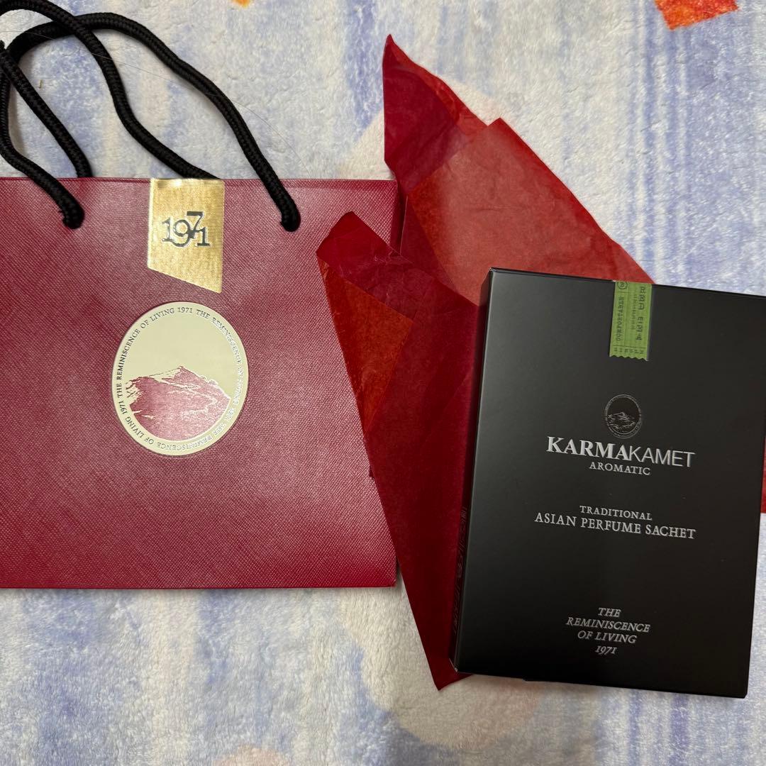 KARMAKAMET with shopper bag