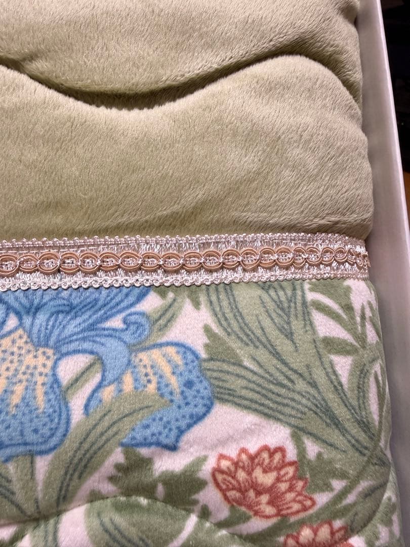 New, unused TEIJIN Soft Touch Comforter, Single, Floral Pattern