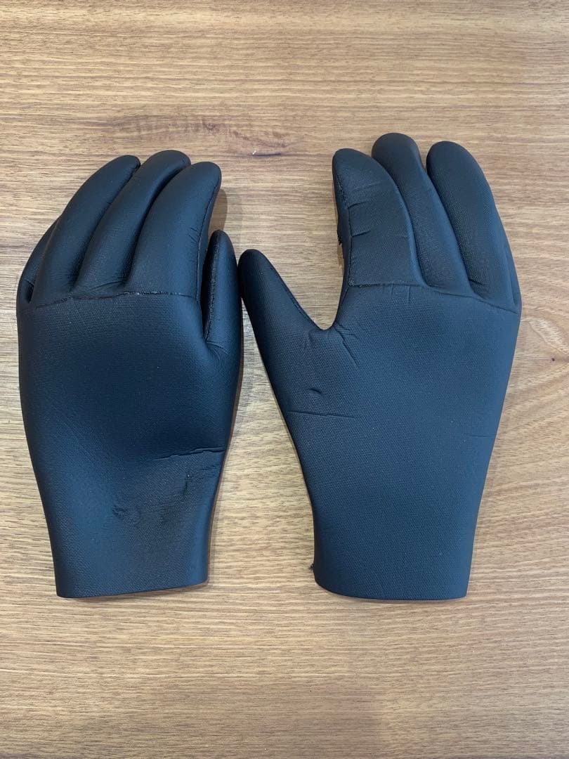 Cold weather gloves for windsurfing, etc. Size L