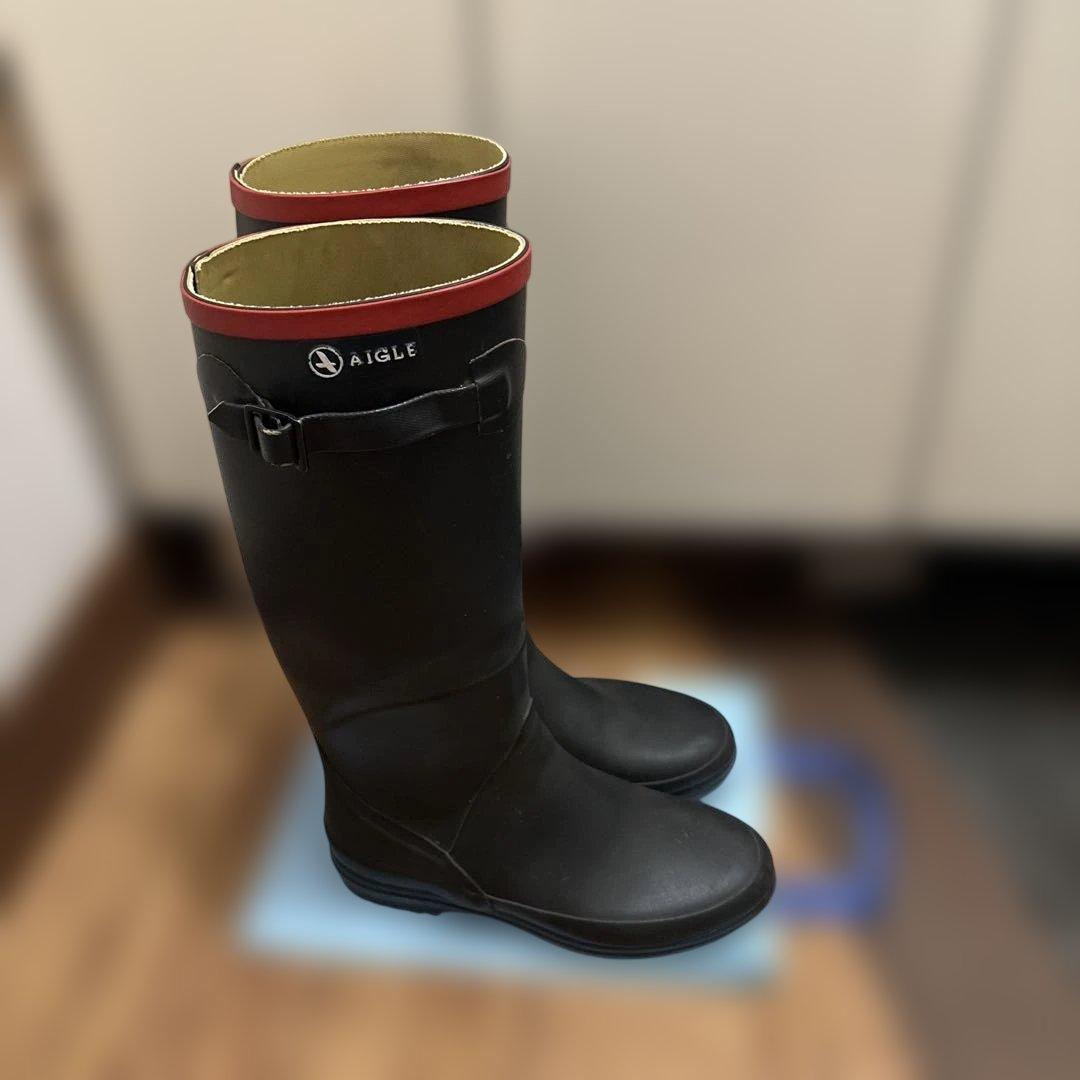 Slightly Damaged?! Used Aigle Rain Boots, Size 35, Navy