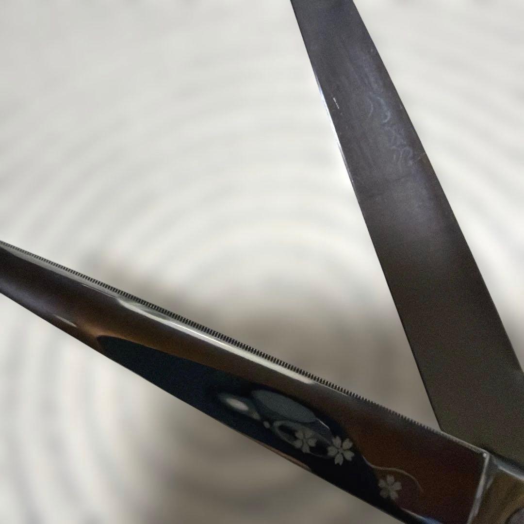 Pio Straight Scissors, Serrated Blade, Green Mouse, Cherry Blossom Dance