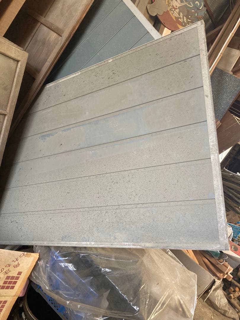 6 metal storm shutters, old but unused, surprisingly light ?