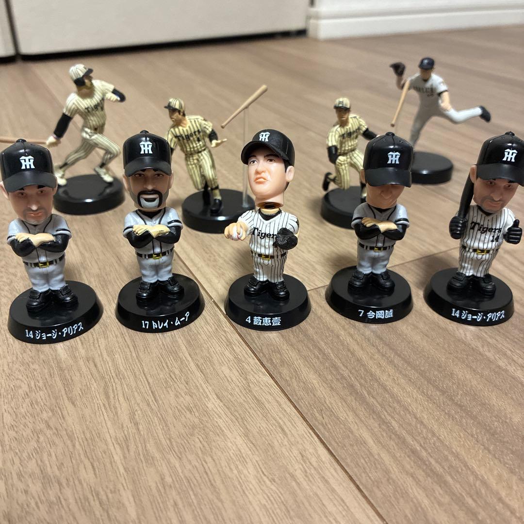 Hanshin Tigers Figure and Bobblehead Set