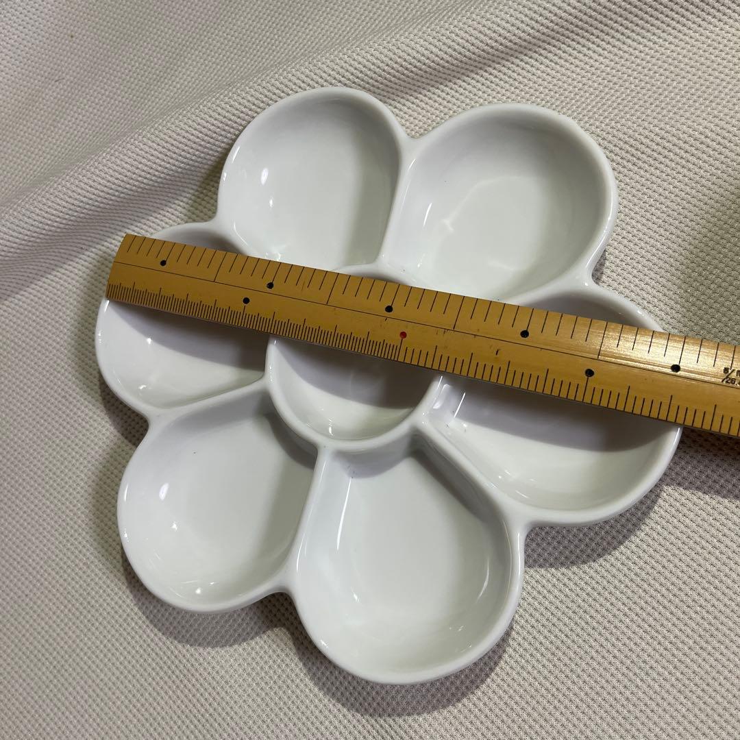 Flower-shaped ceramic palette, approx. 18cm, white