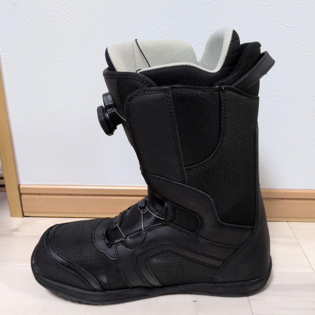 black snowboard