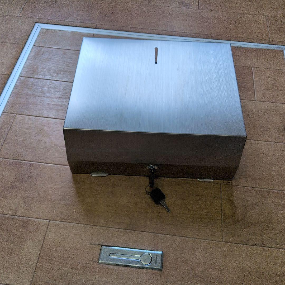 Stainless Steel Toilet Paper Holder with Lock