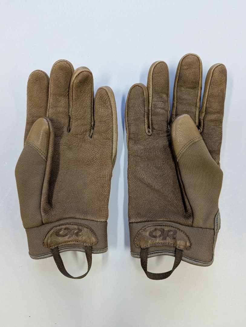 MEN'S M SIZE OUTDOOR RESEARCH GLOVES