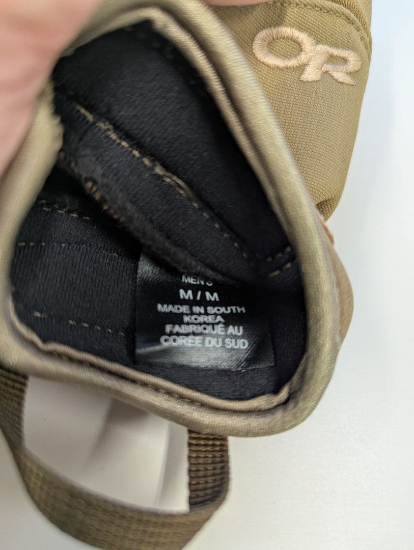 MEN'S M SIZE OUTDOOR RESEARCH GLOVES